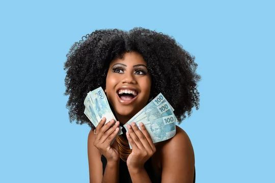 Pessoas felizes com crédito aprovado